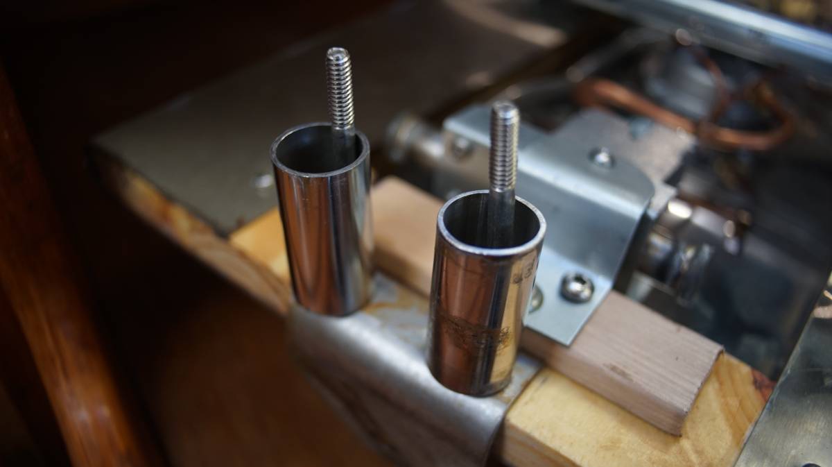 a view of the stainless steel tubing keeping the top and lower layer of the gimballed platform apart