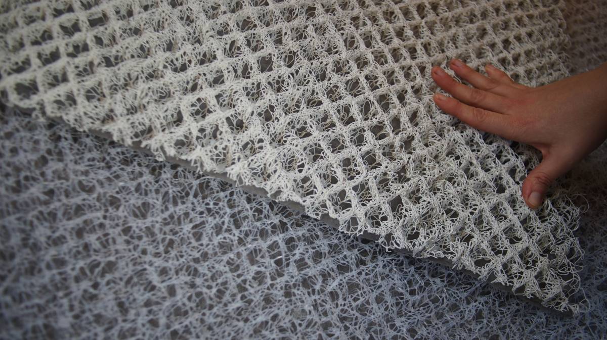 2 sheets of a mesh material laying over one another, one has a white color and the other a gray one