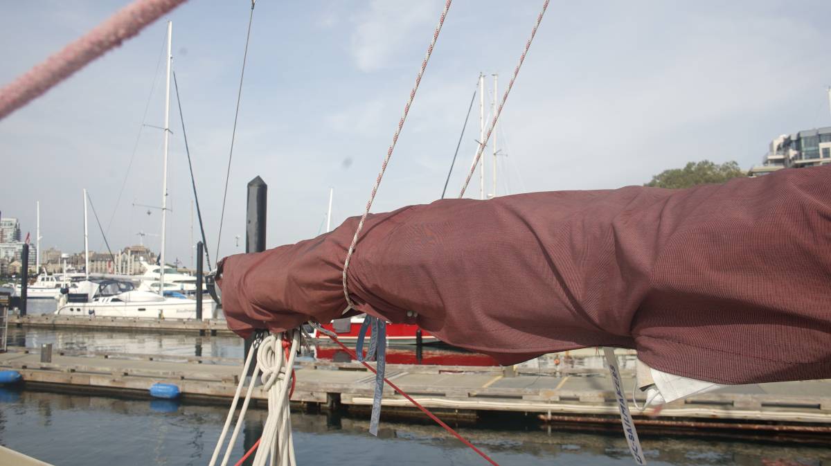 boom with cover with lazy jack lines visible