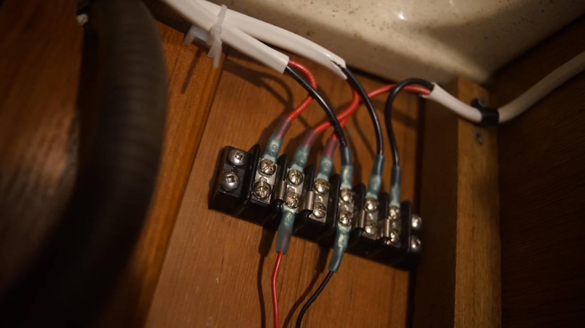 some wires running through a gang terminal