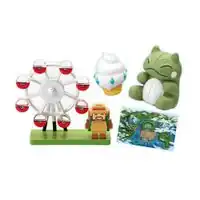 A set of miniature goods from the Unova region, including a ferris wheel, a Casteliacone, a Substitute doll and a world map.