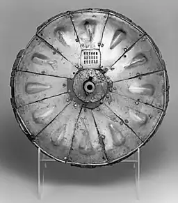 256px-English_-_Gun_Shield_-_Walters_511414.jpg