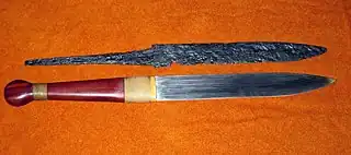 320px-Seax_with_replica.jpg