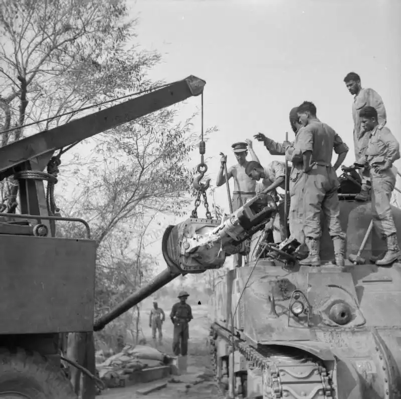 The_British_Army_in_Burma_1945_SE3621.jpg