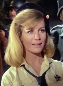 Daras, a female Ekosian "Hero of the Fatherland" in 2268