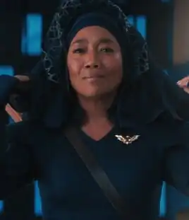 Gabrielle Burnham, a sister of the Qowat Milat in 3189