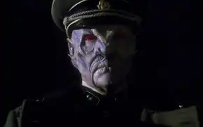 A Na'kuhl male with grey skin