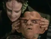 Quark receives oo-mox from Emi