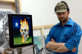 Kristoffer Zetterstrand with the "Skull on Fire" painting.
