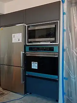 …and after oven installation (still with some protective foils on)