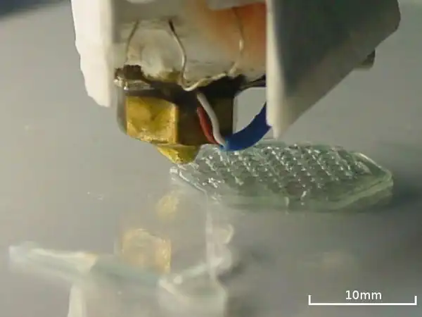 A RepRap 0.1 printing.