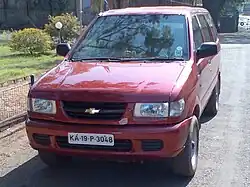2004 Chevrolet Tavera 2.5 (TBR541; pre-facelift, India)