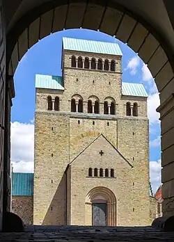 The west front of the Romanesque Hildesheim Cathedral is a westwork with columns and arched arcades.