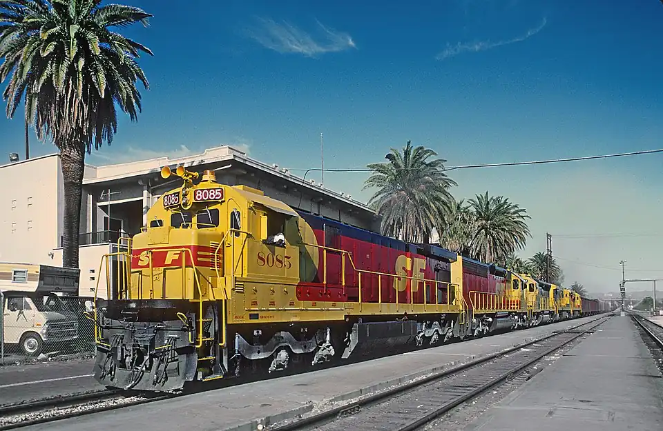 AT&SF 8085 in the Kodachrome scheme, April 1987. Note the room on the left to add SP.