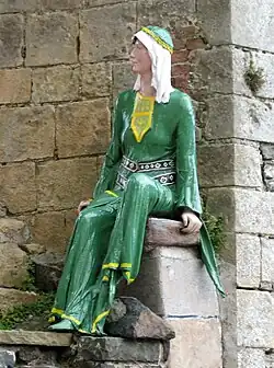 Photograph of a mannequin of a mediaeval noblewoman
