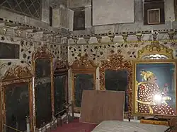 Mirrors and paintings in the bedchamber