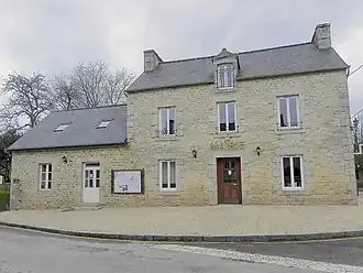 The town hall in Aucaleuc