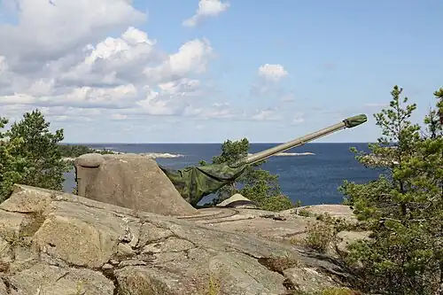 Surviving Bofors 105&nbsp;mm L/54 turret, here shown from the side