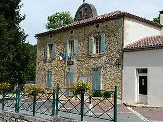 The town hall in Bayac