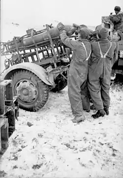 Loading 30&nbsp;cm rockets