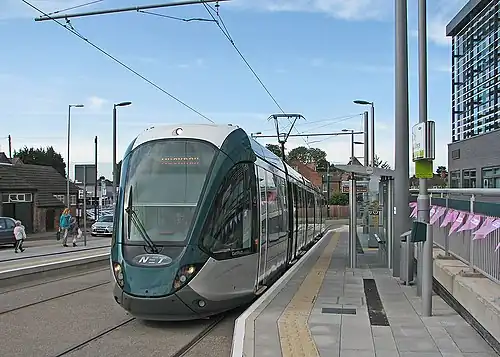 A Citadis 302 tram at High Road – Central College tram stop in August 2015