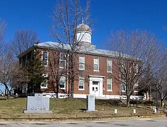Dickson County Courthouse in Charlotte