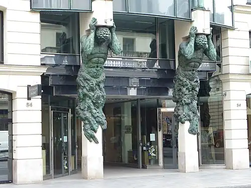 Postmodern atlantes of the Florence de Voldère art gallery (Avenue Matignon no. 34), Paris, Jean-Jacques Fernier, 1998[14]