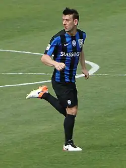 Gianpaolo Bellini in an Atalanta home kit