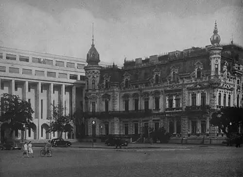 Photo made before the 1944 bombardments, with the Victoria Palace (left) and the Sturdza Palace (right). This picture shows that the two buildings coexisted, and that today, the Victoria Palace isn't in the place of the Sturdza Palace as some sources might say