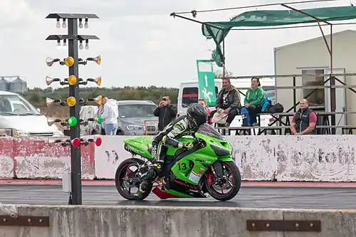 A Kawasaki Ninja ZX-6R at the start
