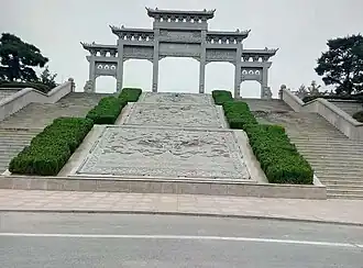 Mountain Yi Dongzhen (东镇)