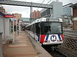 A Red Line train of Siemens SD-400s at Central West End Station.