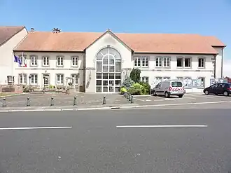 The town hall and school in Mittelbronn