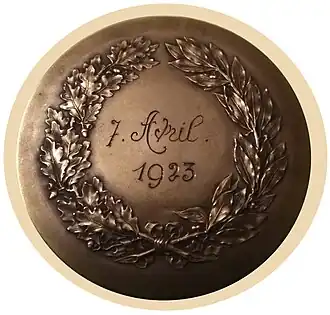 Monnet's bronze medal, 1923 (rear side)