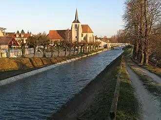 The canal du Loing near Montbouy church