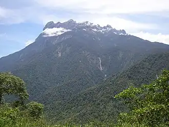 19. Gunung Kinabalu is the apex of Borneo.