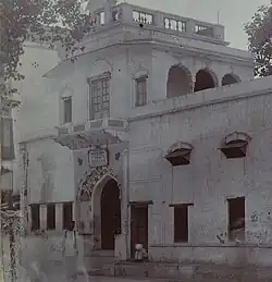 Photograph of the original structure of Gurdwara Sis Ganj Sahib, Chandni Chowk, Delhi, ca.1913–16