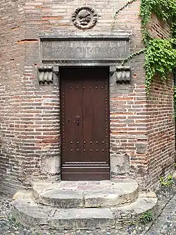 Door of the tower of the Hotel d'Ulmo (between 1526 and 1536).