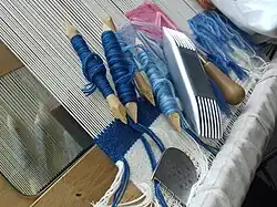 Tapestry bones are used on horizontal-warp looms