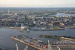 Parts of Kleiner Grasbrook in the foreground. View towards HafenCity across the Norderelbe.