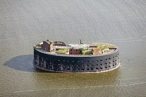 RUS-2016-Aerial-SPB-Forts of Kronstadt (Fort Alexander I).jpg