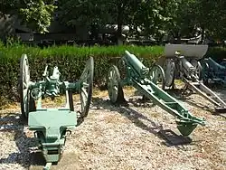 Mountain guns at the National Military Museum, Romania. Russian 76.2 mm mountain gun M1904 left. Two Russian 76.2 mm mountain guns M1909 center. The 7.5&nbsp;cm GebirgsKanone 13 is at far right.