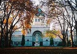 The Royal Exhibition Building from the main avenue of the Carlton Gardens