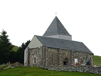 The church in Saint-Alyre-ès-Montagne