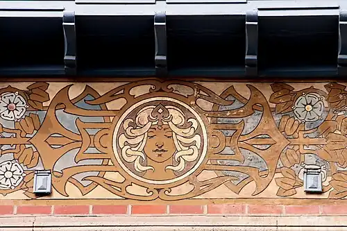 Art Nouveau sgraffito medallion of Rue d'Espagne no. 40, Brussels, Belgium, by Pierre Van de Wattynes, 1902[15]