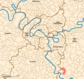 Location (in red) within Paris inner and outer suburbs