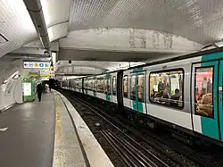 MF 01 rolling stock on Line 9