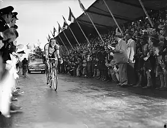 Finish of World Championships Road Cycling 1948, winner Briek Schotte